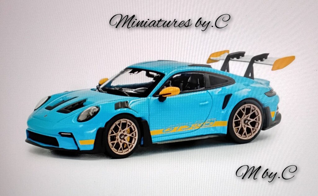 Porsche 911 (992) GT3 RS Tribute 24h Daytona 2003 – Riviera Blue – 2023 - 1:43éme- Solido