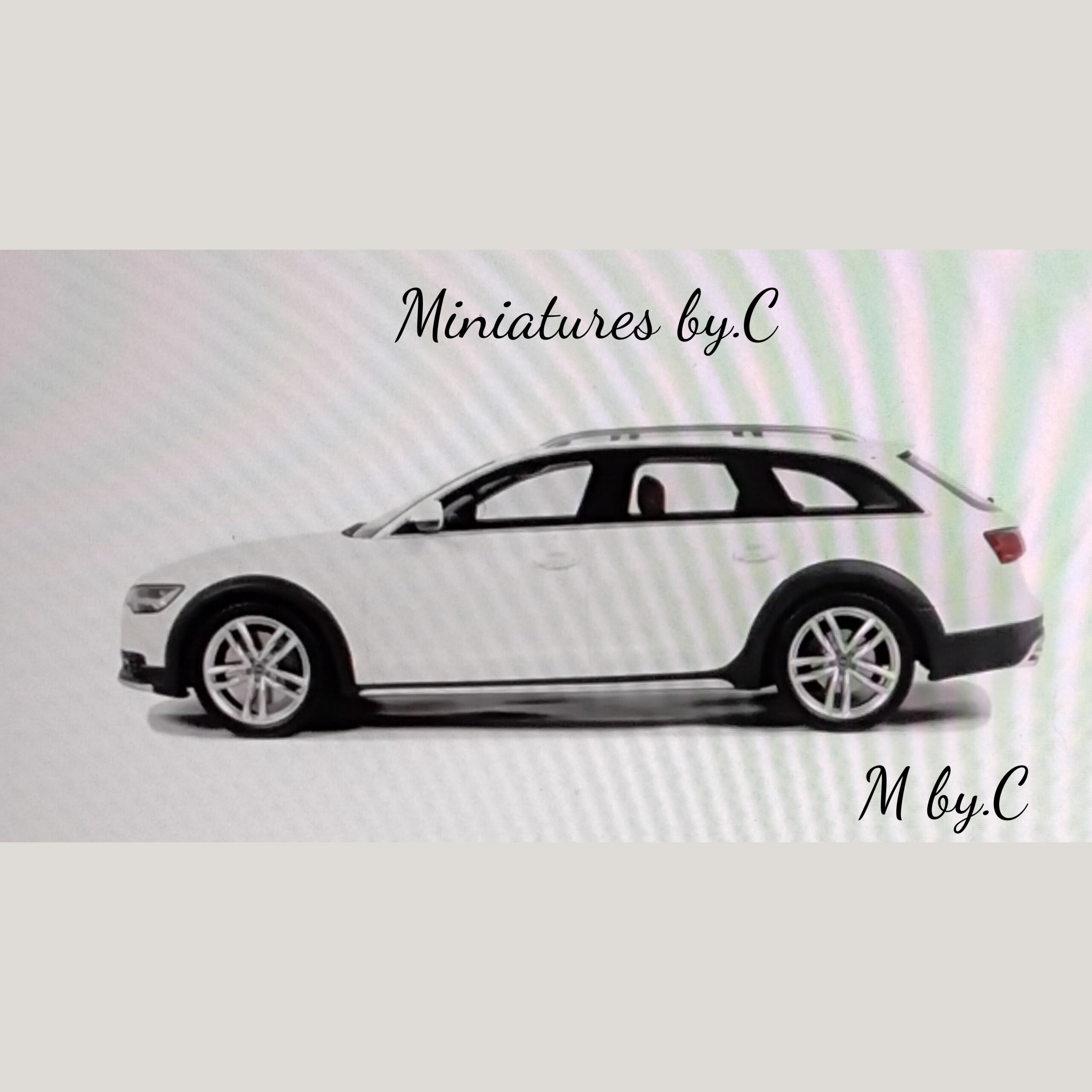 Audi A6 Allroad C7 – Ibis White – OttOmobile- 1:18éme – Image 3
