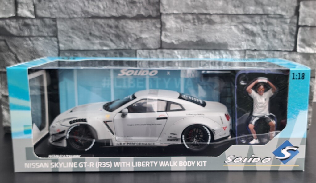 Nissan GT-R R35 Liberty Walk Body Kit 1/18ème Solido