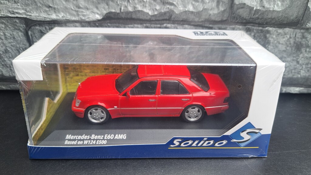 Mercedes-Benz E60 AMG 1/43éme solido