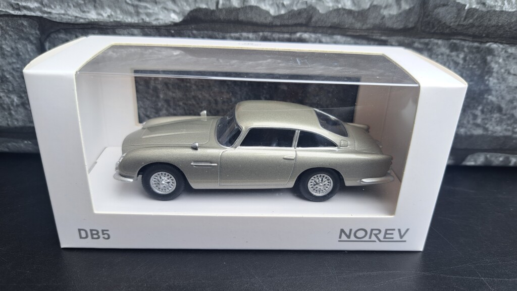 Aston martin DB5 1/43éme Norev