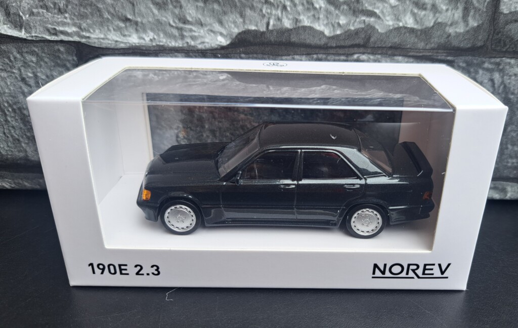 Mercedes-benz 190E 2.3 16 Noir 1/43ème Norev