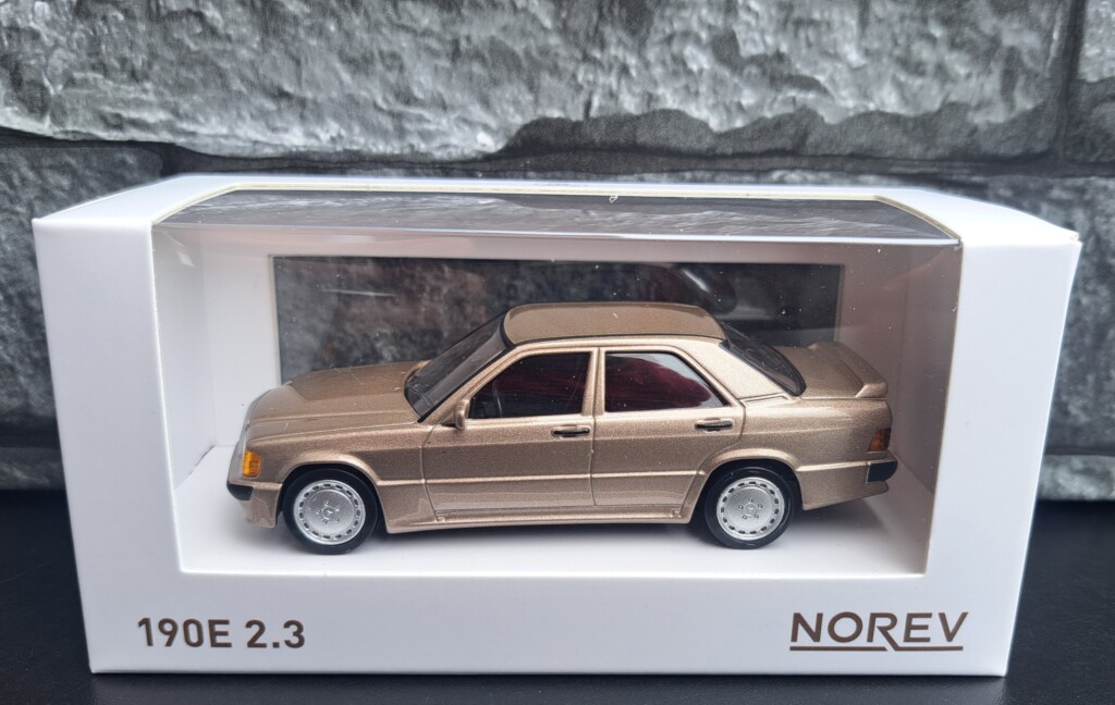 Mercedes-benz 190E 2.3 16 Beige 1/43ème Norev