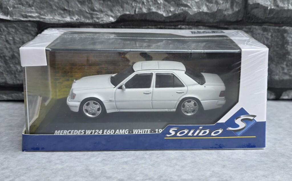 Mercedes-Benz W124 AMG blanche 1/43ème Solido