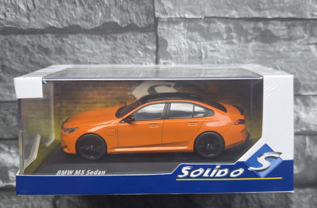BMW M5 Sedan – Fire Orange 1/43ème solido