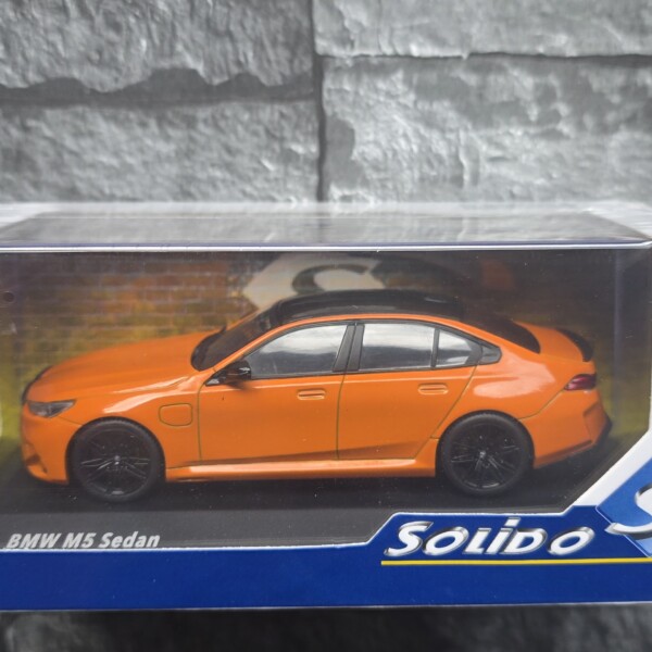 BMW M5 Sedan – Fire Orange 1/43ème solido