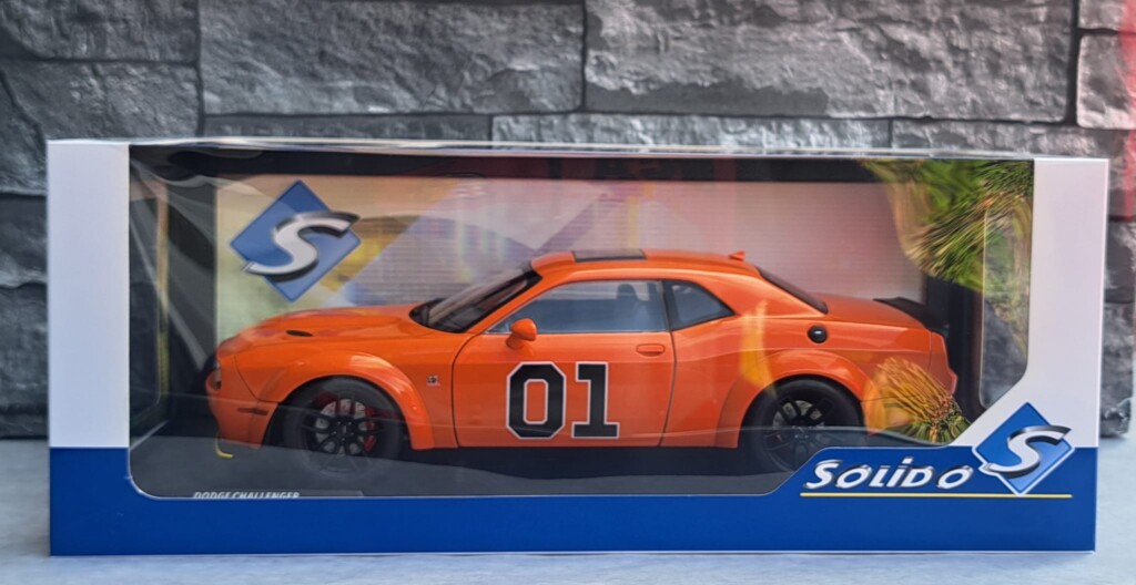 Dodge challenger R/T scat pack Widebody hazzard tribute 1/18 Solido