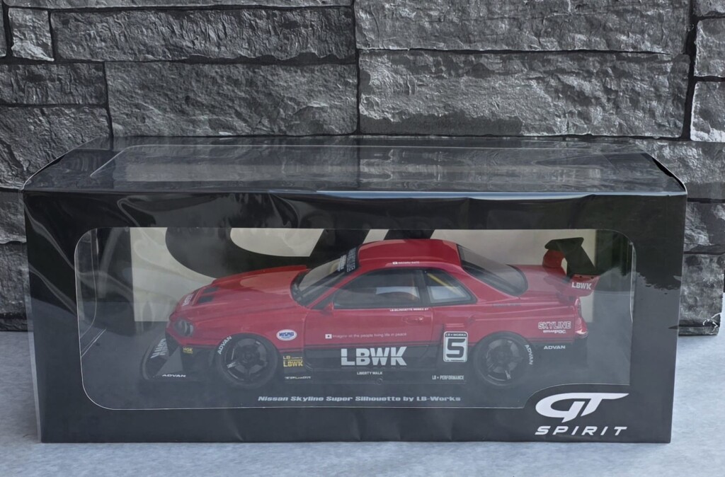 Nissan skyline R34 1:18ème GT spirit
